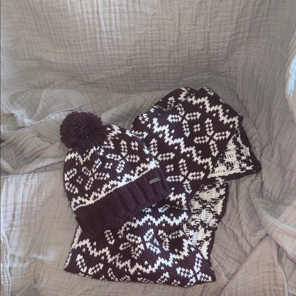 Igloo Knit Set in Deep Purple and White
